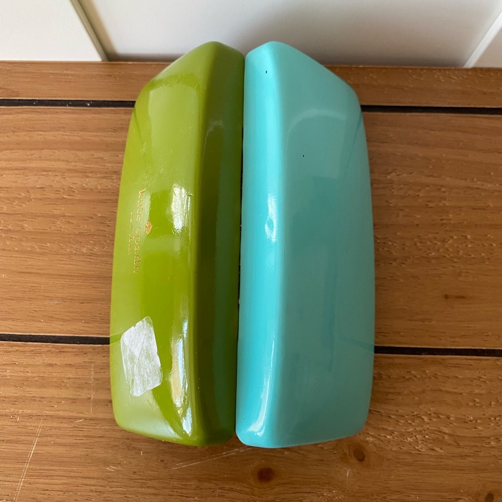 Kate Spade New York Green & Blue Eyeglass Case with Eye Graphic Interior - Picture 5 of 6